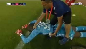 Tego debiutu nie będzie wspominał miło. Bramkarz w lidze tureckiej został poturbowany, a po chwili stracił przytomność (VIDEO)