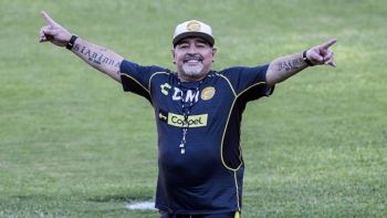 Diego Maradona zostanie upamiętniony przez Napoli specjalną koszulką