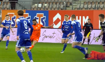 Niemal z połowy boiska. Niesamowity gol w PKO BP Ekstraklasie (VIDEO)
