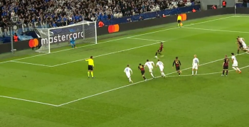Kamil Grabara zatrzymał Manchester City. Obronił nawet rzut karny (VIDEO)