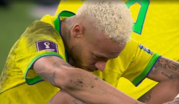 Neymar załamany po klęsce Brazylii. 