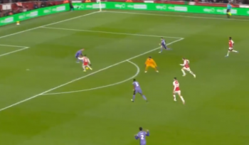 Hit Premier League dla Arsenalu. Asysta Jakuba Kiwiora, kompromitacja Van Dijka i Alissona (VIDEO)
