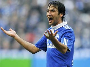 Koniec pewnej epoki. Raul Gonzalez Blanco kończy karierę! (Video)