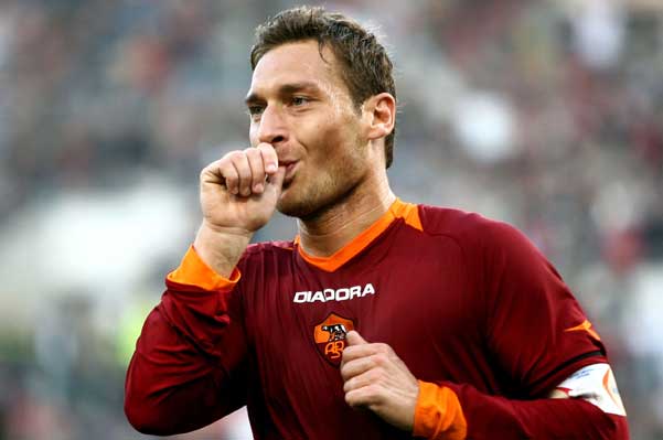 Fantastyczny Totti! Wspaniała passa Romy wciąż trwa. VIDEO