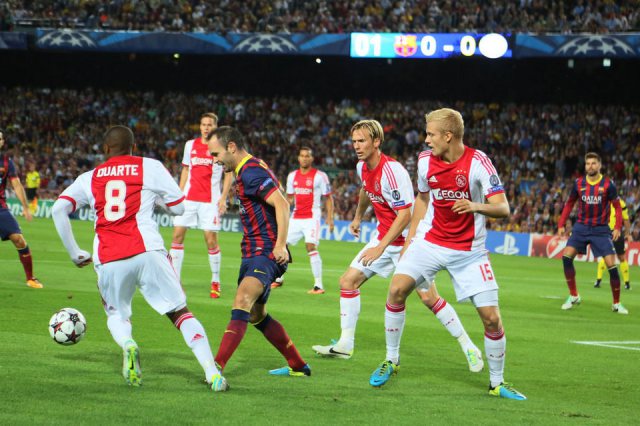 Barca poległa w Amsterdamie. Nie pomogła Milanowi. VIDEO