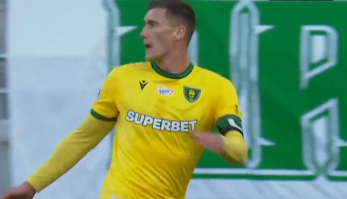 Stoper znowu niczym snajper. Słupek w duecie z kapitanem GKS to przepis na gola i zwycięstwo (VIDEO)