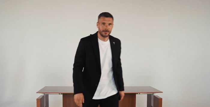 Lukas Podolski reaguje na tragedię w Krakowie. Ważna decyzja w sprawie rodziny ofiary Lukas Podolski reaguje na tragedię w Krakowie. Ważna decyzja w sprawie rodziny ofiary