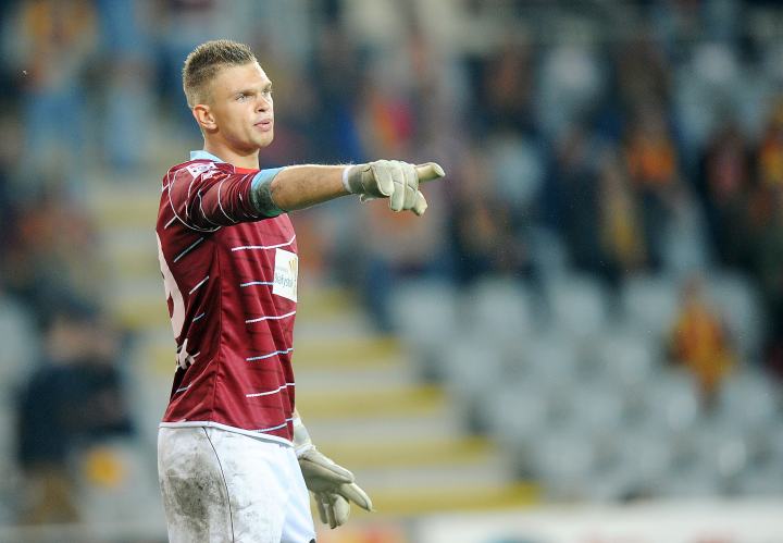 Drągowski latem wyląduje w Premier League? Chce go rewelacja!