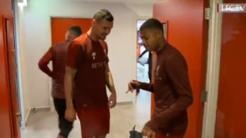 Szalona radość i łzy zmęczonych bohaterów. Zobacz, co działo się w szatni Liverpool FC po pokonaniu Barcelony (VIDEO)