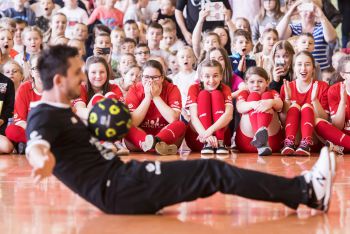 Niezapomniana lekcja z gwiazdami sportu. Szkoła w Mrocznie dała pokaz energii!