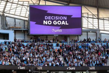 Dwa oblicza gigantów w hicie Premier League, czujne oko VAR i w efekcie remis na Etihad Stadium