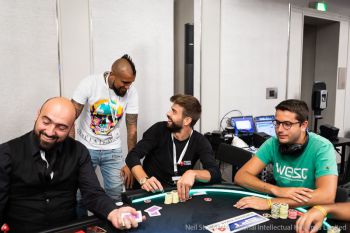 Wysokie wygrane Gerarda Pique i Arturo Vidala podczas turnieju pokera w stolicy Katalonii
