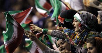 Zmarła kobieta, którą wyrzucono ze stadionu w Iranie, a potem podpaliła się na znak protestu