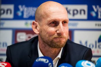 Trener Feyenoordu Rotterdam zrezygnował ze stanowiska po porażce z Ajaxem