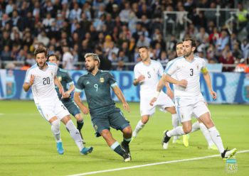 Messi w 90. minucie uratował Argentynie remis z Urugwajem! Gole samych genialnych snajperów (VIDEO)