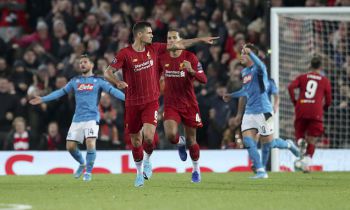 Liverpool FC wyrwał punkt Napoli, ale awans nadal wisi na kilku włoskach. Obrońca wyręczył gwiazdy ofensywy