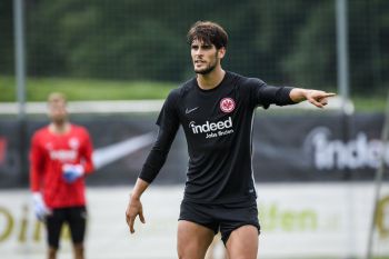Oficjalnie: Nowy kontrakt napastnika Eintrachtu Frankfurt! 