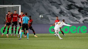 Sergio Ramos SHOW! Co za piękny gol stopera z rzutu wolnego. Real wygrał z Mallorką (VIDEO)
