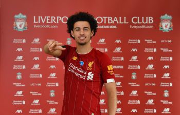 OFICJALNIE: Mistrz Anglii przedłużył kontrakt z WIELKIM TALENTEM! Na Anfield pogra baaardzo długo (VIDEO)