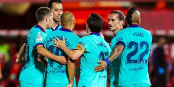 FC Barcelona walczy o mistrzostwo Hiszpanii. Kapitalne gole Griezmanna i Suareza (VIDEO)