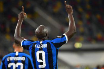 Romelu Lukaku przestawił dwa razy obrońcę i Inter zdobył 2 bramki. Włosi ograli Bayer w Niemczech i są w półfinale Ligi Europy