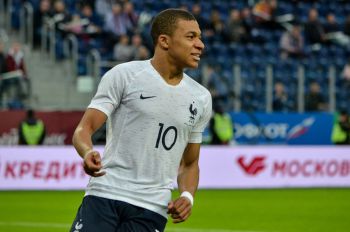 Ognisko koronawirusa w PSG. Kylian Mbappe też zakażony!