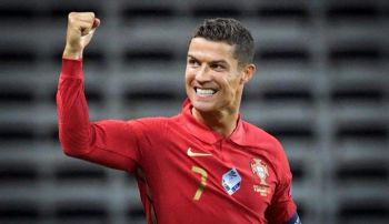 Cristiano Ronaldo 100  101... Portugalczyk pogrążył Szwedów i goni światowy rekord (VIDEO)