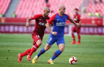 Wielki mecz Adriana Mierzejewskiego. Polak poprowadził Chongging SWM do wygranej (VIDEO)