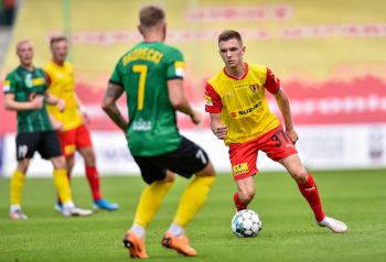 Wielki talent nie trafi (jeszcze?) do Legii Warszawa. Iwo Kaczmarski przedłużył kontrakt