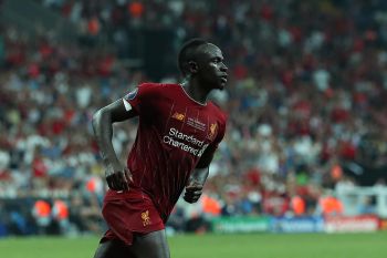 Liverpool FC ograł na wyjeździe Chelsea FC. Zmarnowany karny, czerwona kartka i fatalny błąd Kepy (VIDEO)