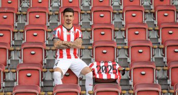 Kapitan nie opuszcza pasiastego okrętu. Sergiu Hanca na dłużej w Cracovii