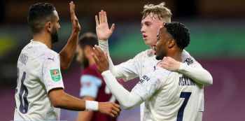 Manchester City prowadzony przez duet Torres  - Sterling w ćwierćfinale. Tam zagra z wielkim rywalem