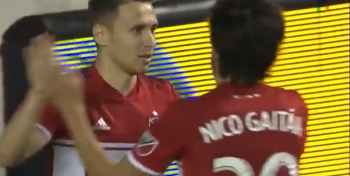 Były trener Chicago Fire chce transferu Przemysława Frankowskiego. Teraz prowadzi lidera The Championship!