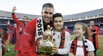 Niedaleko pada jabłko od jabłoni. Piękny gol syna Robina Van Persiego (VIDEO)