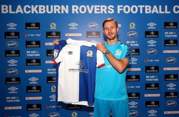 Znowu to się wydarzyło. Były piłkarz Lecha Poznań awansował do Premier League i... w niej nie zagra