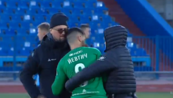 Darko Jevtić znokautowany w meczu Pucharu Rosji. Stracił przytomność i został zniesiony z murawy. Drastyczne sceny (VIDEO)