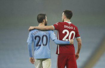 Wielkie emocje na Etihad.... w I połowie. Salah trafił z karnego, De Bruyne nie. Manchester City zremisował z Liverpool FC (VIDEO)