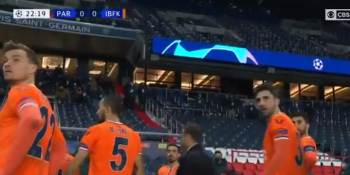 Skandal w Paryżu. Mecz Ligi Mistrzów przerwany. Sędzia oskarżony o rasizm (VIDEO). JEST DECYZJA