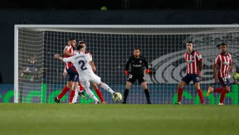 Derby dla Realu! Królewscy znowu wygrali ważny mecz. Co za bomba Carvajala (VIDEO)