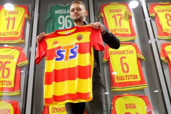 Jagiellonia zrezygnowała z napastnika. Były wielkie nadzieje, skończyło się na 13 minutach w Ekstraklasie. Snajper wraca do I ligi