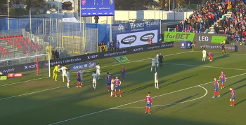 Legia zaskoczyła Raków. Gdyby nie błąd Wieteski, to wygrałaby w Częstochowie (VIDEO)