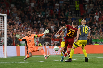 AS Roma z triumfem w Lidze Konferencji. Pierwsze trofeum Nicoli Zalewskiego, Jose Mourinho przeszedł do historii (VIDEO)