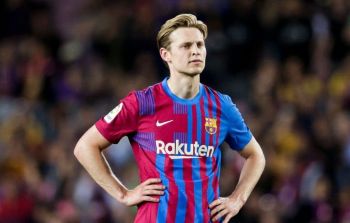 Frenkie de Jong z transferem „last minute” do Premier League?! Barcelona 