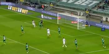 Kuriozalny gol pomógł Warcie Poznań wygrać we Wrocławiu (VIDEO)