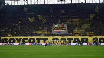 Kibice Borussii Dortmund i Bayernu Monachium namawiają do bojkotu mundialu w Katarze