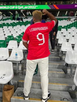 Po golu Lewandowskiego zmienił barwy i został gwiazdą mediów na całym świecie. Jest reakcja Lewego (VIDEO)