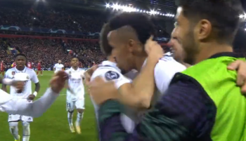 Real rozwalcował Liverpool FC na Anfield! Koncert Królewskich. Piękny gol Nuneza na osłodę. Napoli też jedną nogą w 1/4 finału LM (VIDEO)