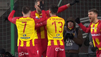 Koszmarna interwencja bramkarza i trwa czarna seria Wisły. Prezent pozwolił odnieść ważne zwycięstwo Koronie (VIDEO)