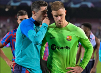 Czterech zawodników Barcelony przeciwnych powrotowi Argentyńczyka. Lewy na czele grupy anty-Messi Czterech zawodników Barcelony przeciwnych powrotowi Argentyńczyka. Lewy na czele grupy anty-Messi