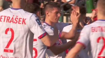 Raków nie powtórzył wpadki Legii i jest o kroczek od mistrzostwa. Stałe fragmenty gry i samobój dały triumf liderowi (VIDEO)